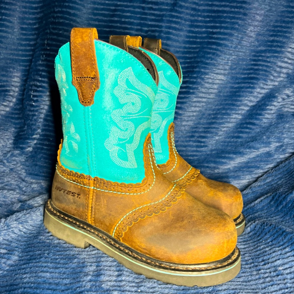 Women’s size 6 Hytest Boots